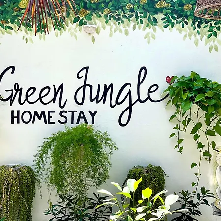 Green Jungle Homestay: Family-Friendly Retreat with Pool and Beach Access