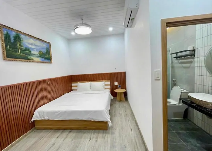Nhà nghỉ Jungle - Phù Hợp Gia đình Từ 10 - 20 Người Lớn&trẻ Em - Sân Bbq đậu được Xe ô Tô 16 Chỗ- Hồ Bơi Riêng- 5 Phút đi Bộ đến Biển - 5 Phút đến Chợ Hải Sản Phú Thuỷ- Hồ Cá Koi